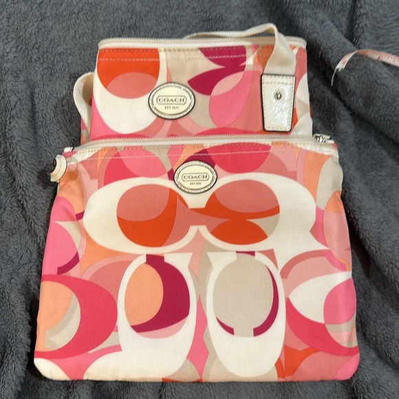 Coach packable tote with matching snap in makeup pouch - Picture 2 of 8